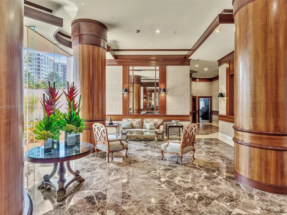 20185 E Country Club Dr #2101 Aventura, FL 33180