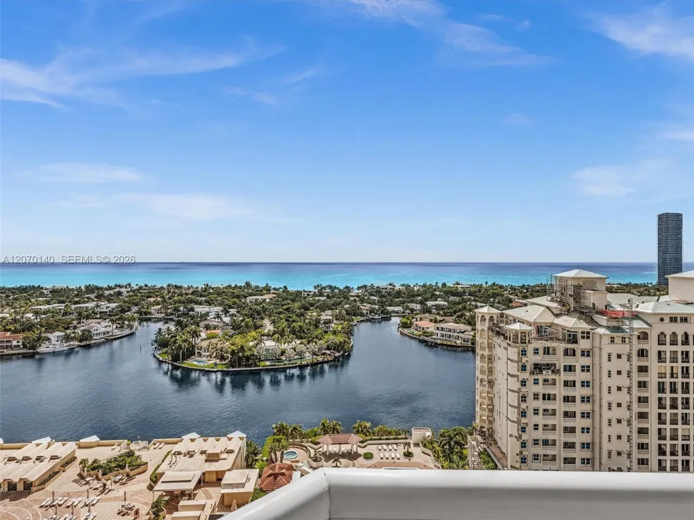 20185 E Country Club Dr #2101 Aventura, FL 33180
