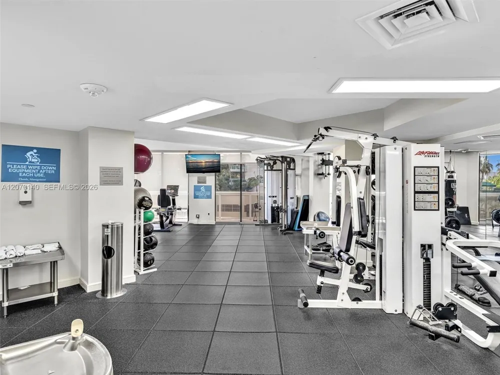 20185 E Country Club Dr #2101 Aventura, FL 33180