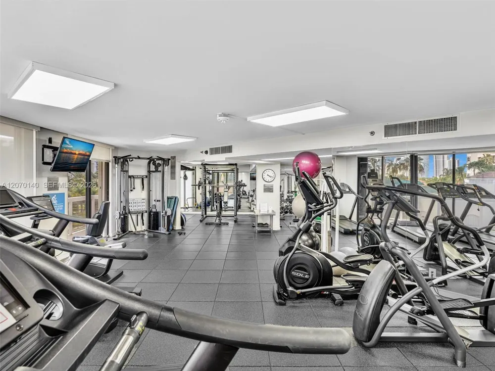 20185 E Country Club Dr #2101 Aventura, FL 33180