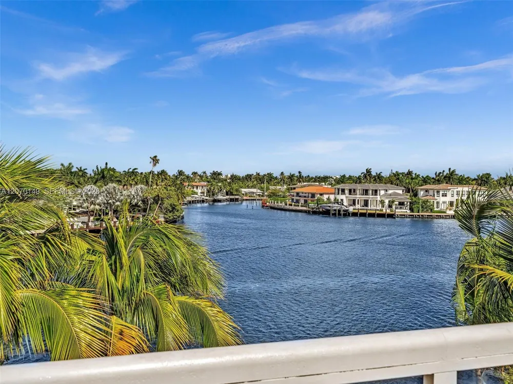 20185 E Country Club Dr #2101 Aventura, FL 33180