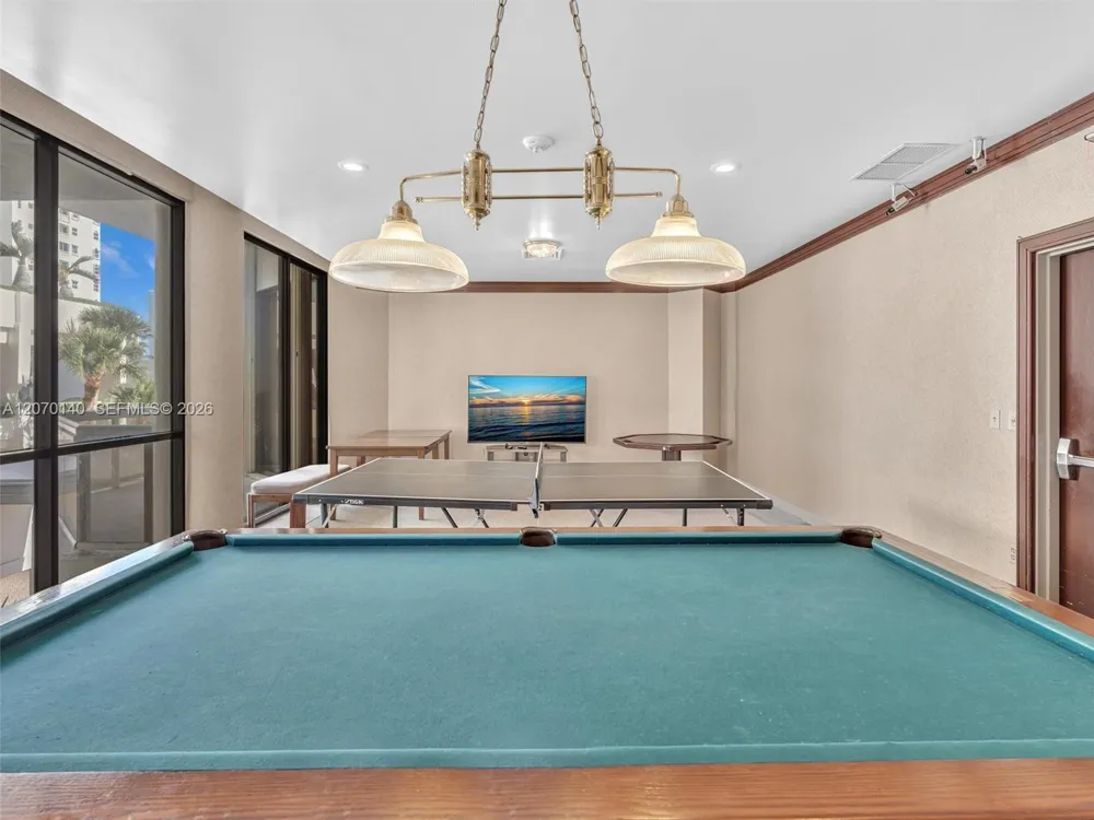 20185 E Country Club Dr #2101 Aventura, FL 33180