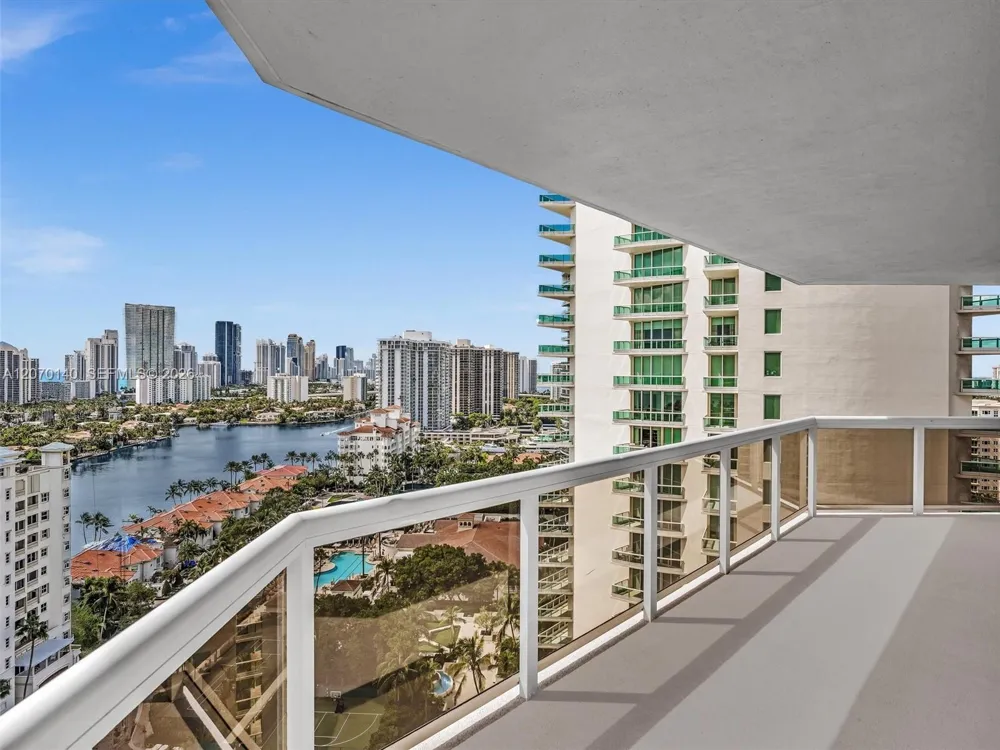 20185 E Country Club Dr #2101 Aventura, FL 33180