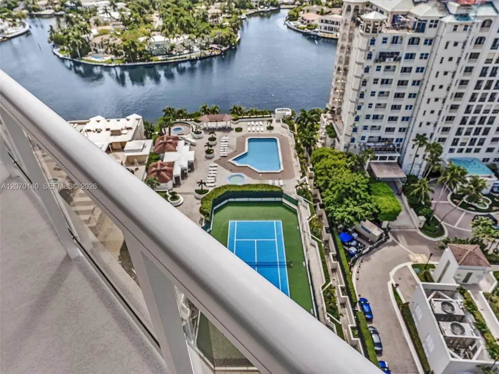 20185 E Country Club Dr #2101 Aventura, FL 33180