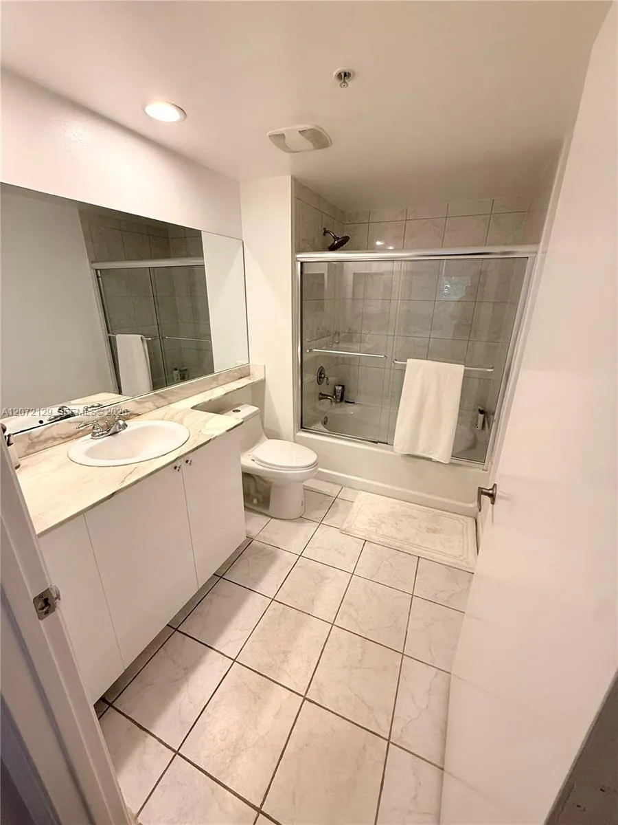2775 NE 187th St #313 Aventura, FL 33180