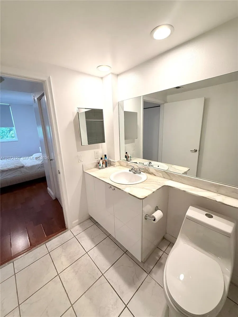 2775 NE 187th St #313 Aventura, FL 33180