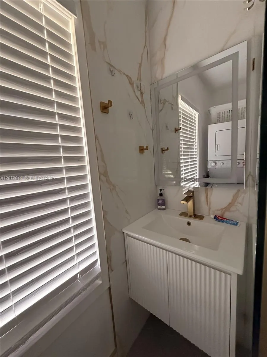 382 NW 82nd St #382 Miami, FL 33150