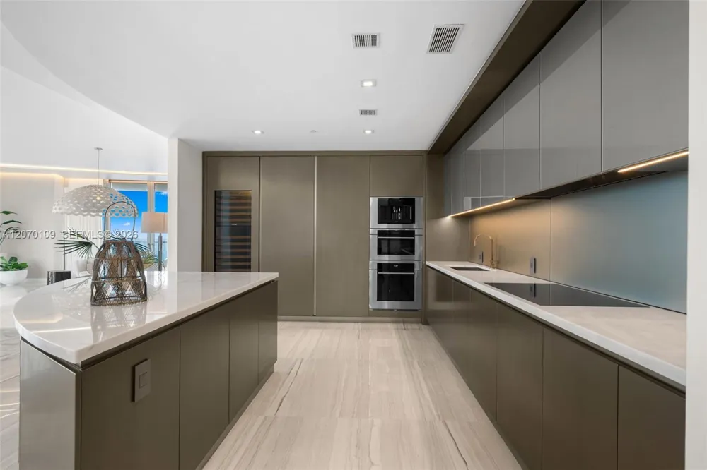 18975 Collins Ave #600 Sunny Isles Beach, FL 33160