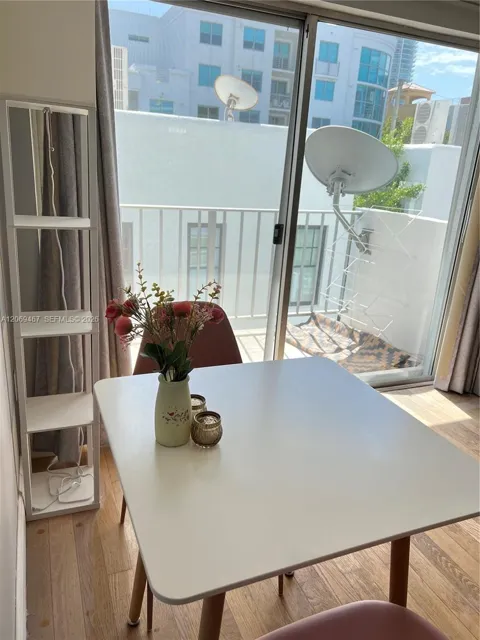 221 Meridian Ave #305