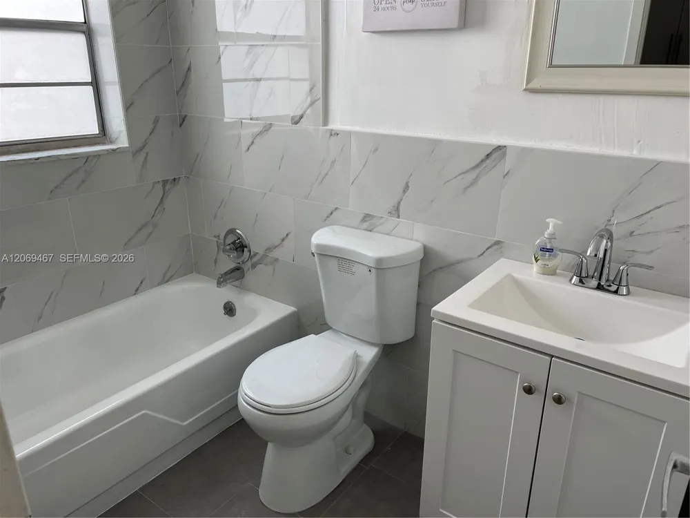 221 Meridian Ave #305 Miami Beach, FL 33139