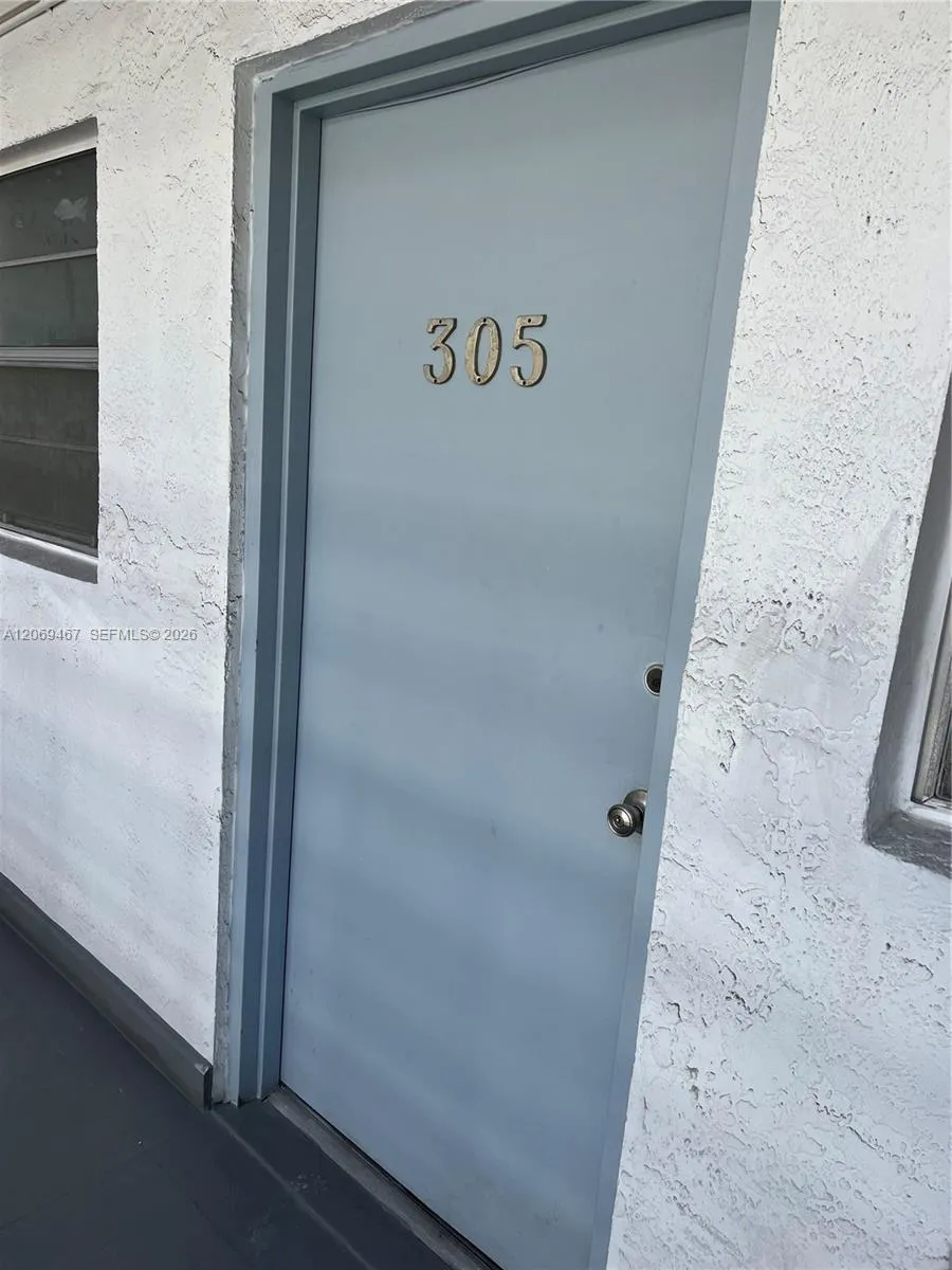 221 Meridian Ave #305 Miami Beach, FL 33139