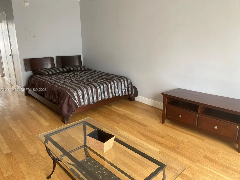 221 Meridian Ave #305 Miami Beach, FL 33139