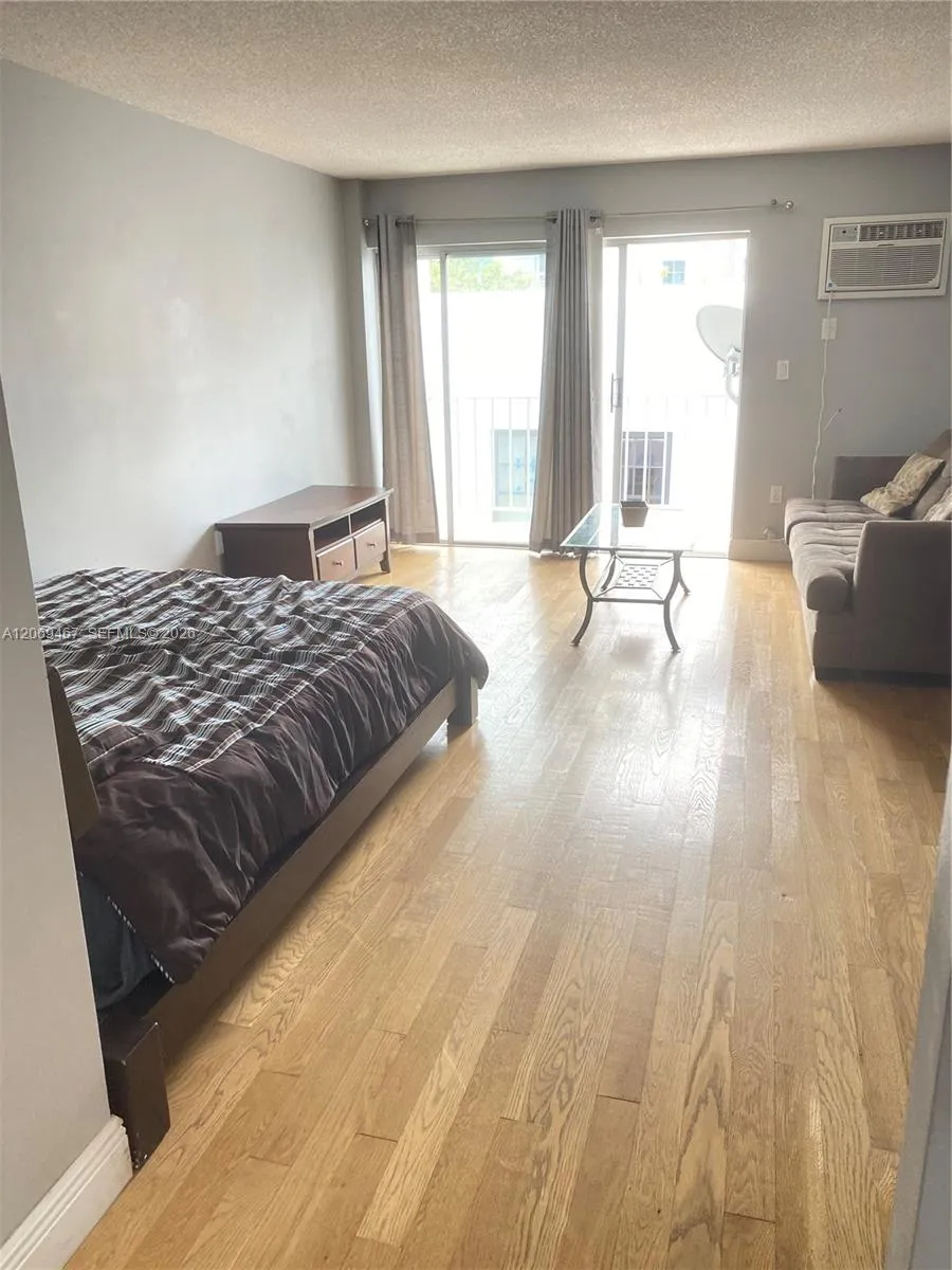 221 Meridian Ave #305 Miami Beach, FL 33139