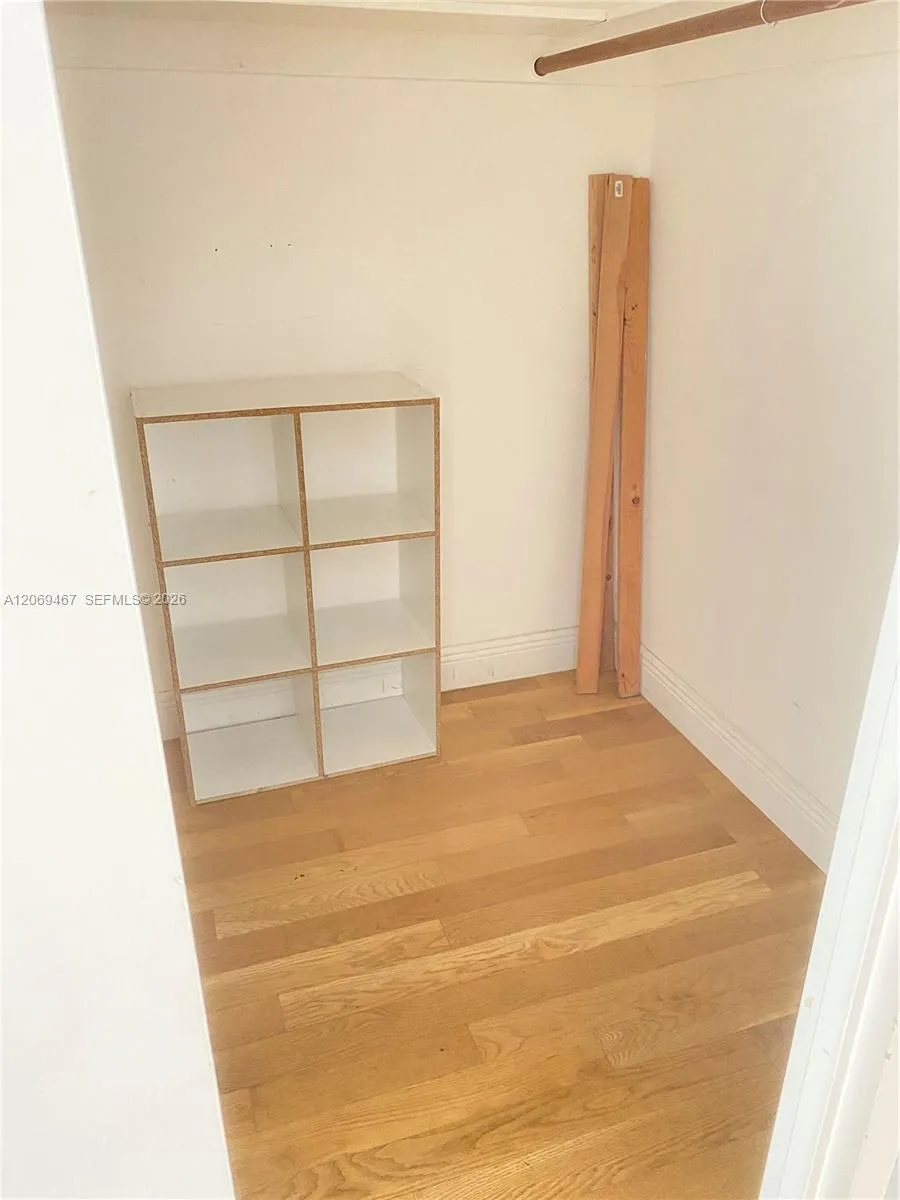 221 Meridian Ave #305 Miami Beach, FL 33139