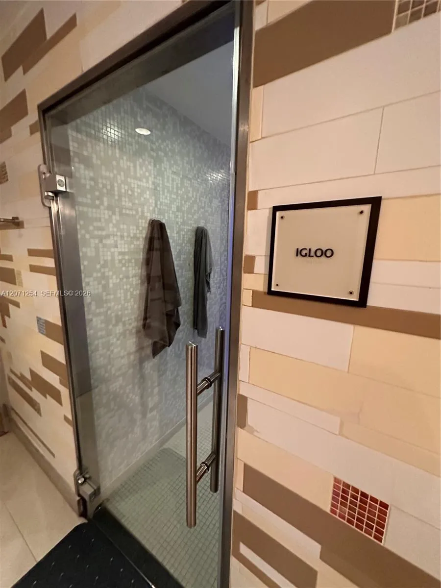 6801 Collins Ave #1206/1210 Miami Beach, FL 33141