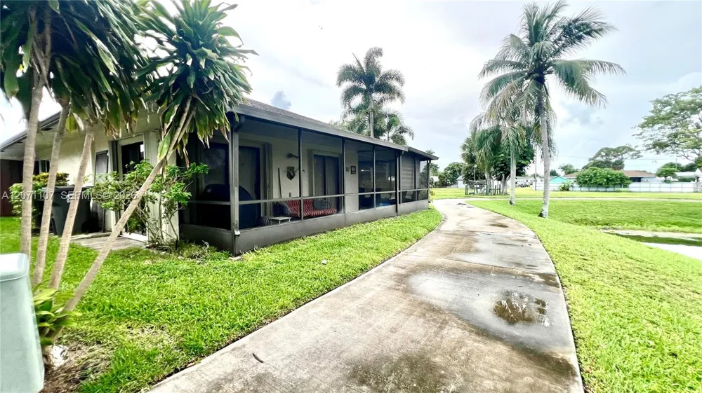 5437 Mendoza St West Palm Beach, FL 33415