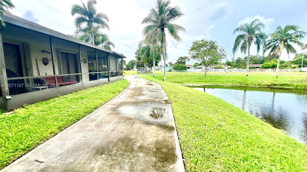 5437 Mendoza St West Palm Beach, FL 33415