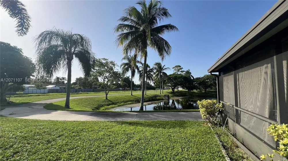 5437 Mendoza St West Palm Beach, FL 33415
