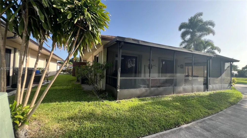 5437 Mendoza St West Palm Beach, FL 33415