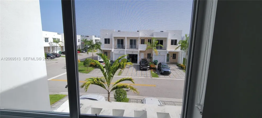 10219 NW 72nd Ter Doral, FL 33178