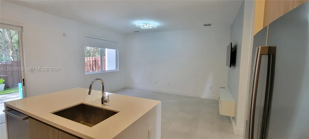 10219 NW 72nd Ter Doral, FL 33178