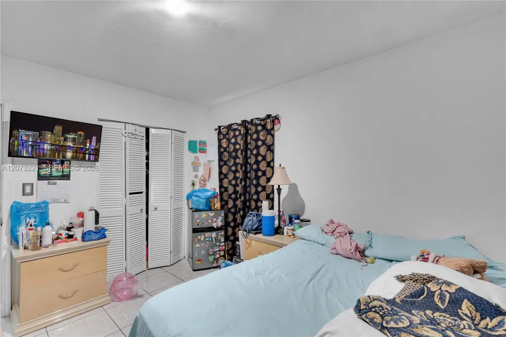 1191 NW 49th St Miami, FL 33127