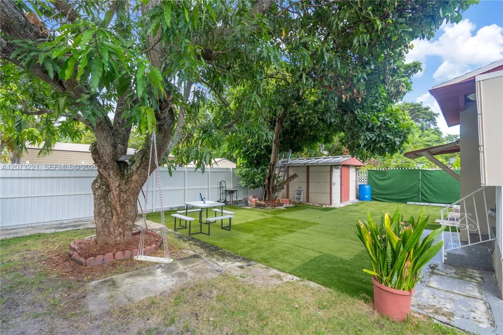 1191 NW 49th St Miami, FL 33127