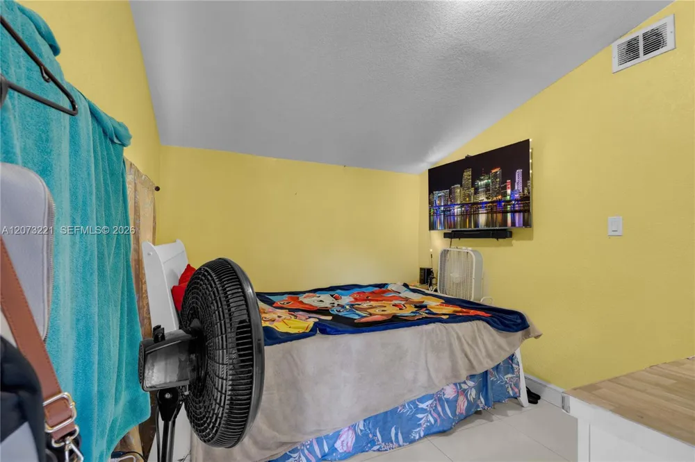 1191 NW 49th St Miami, FL 33127