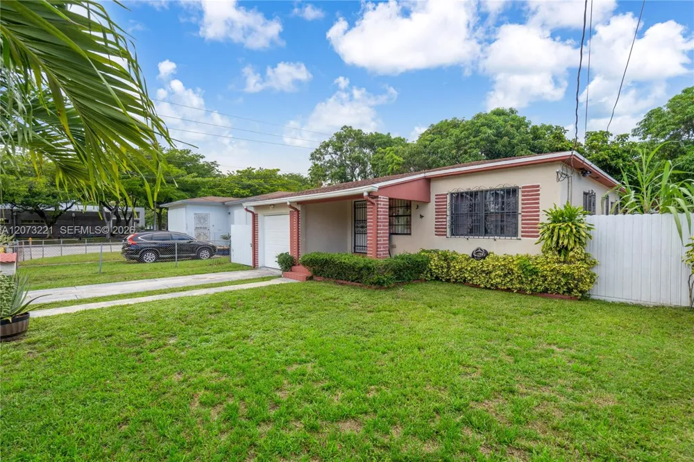 1191 NW 49th St Miami, FL 33127