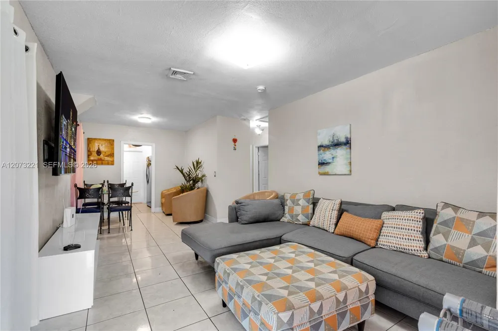 1191 NW 49th St Miami, FL 33127
