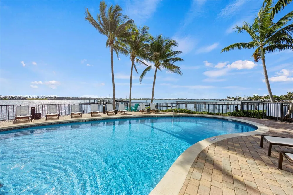 2690 Federal Hwy #30 (65) Boynton Beach, FL 33435