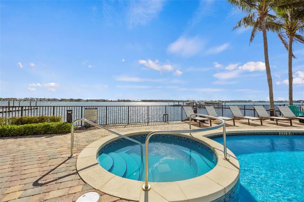 2690 Federal Hwy #30 (65) Boynton Beach, FL 33435
