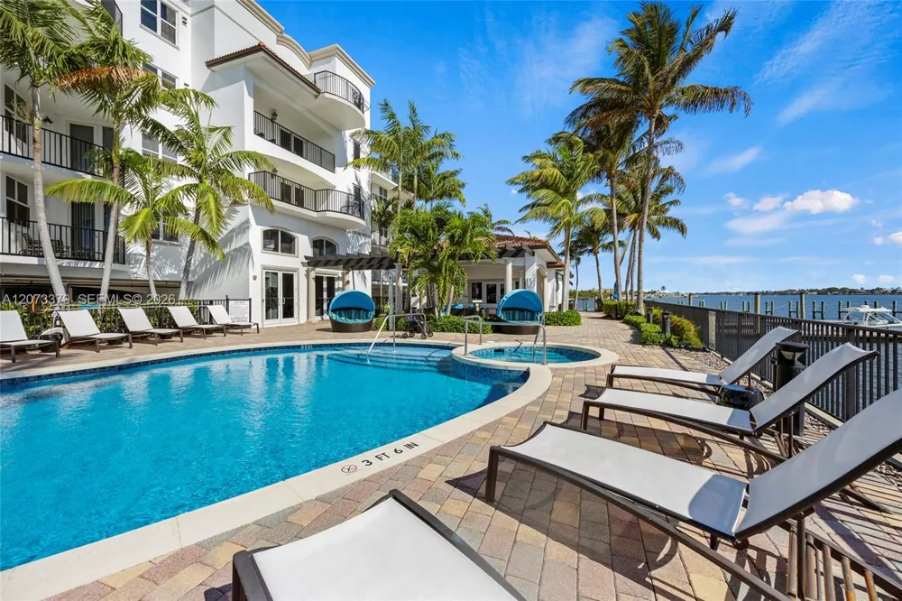 2690 Federal Hwy #30 (65) Boynton Beach, FL 33435