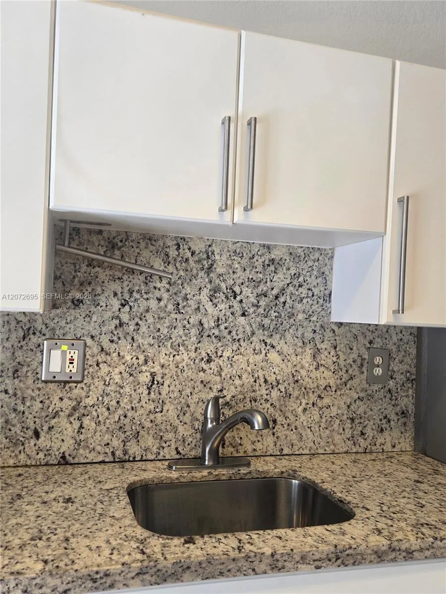 6900 NW 179th St #204-1 Hialeah, FL 33015