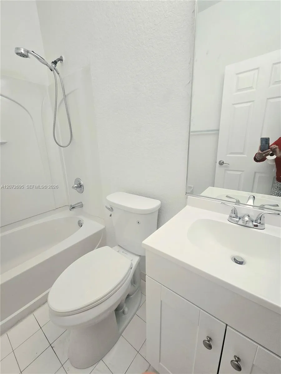 6900 NW 179th St #204-1 Hialeah, FL 33015