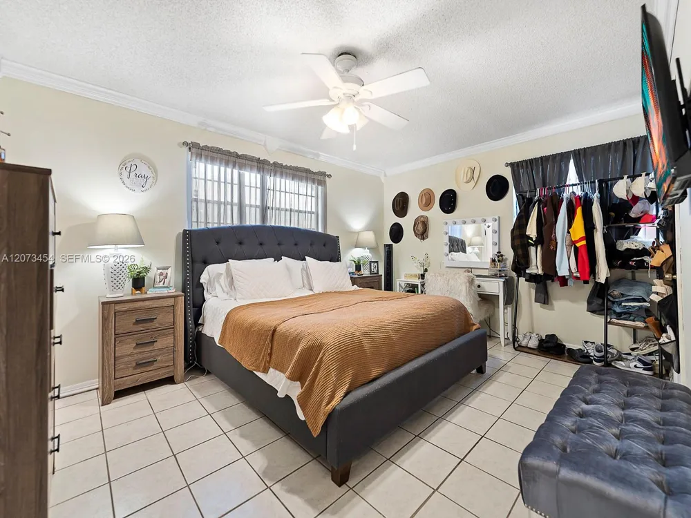 5009 SW 104th Ave Cooper City, FL 33328