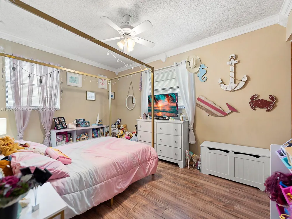 5009 SW 104th Ave Cooper City, FL 33328