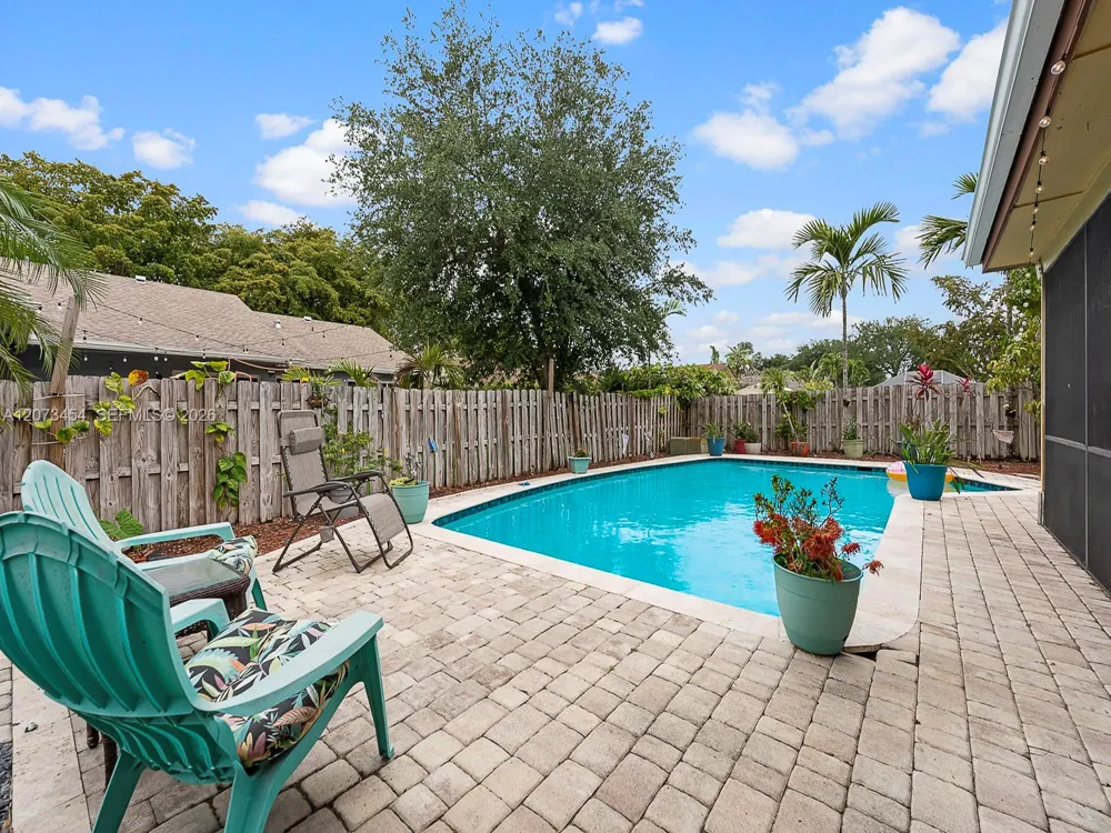 5009 SW 104th Ave Cooper City, FL 33328
