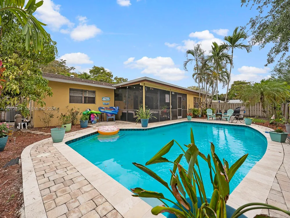 5009 SW 104th Ave Cooper City, FL 33328
