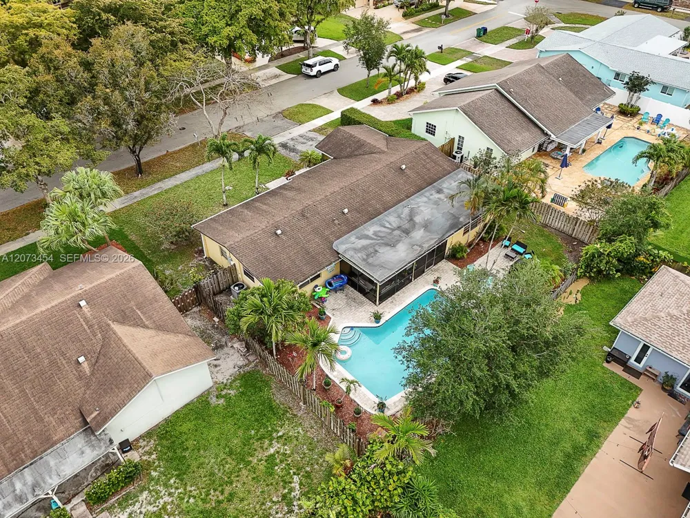 5009 SW 104th Ave Cooper City, FL 33328