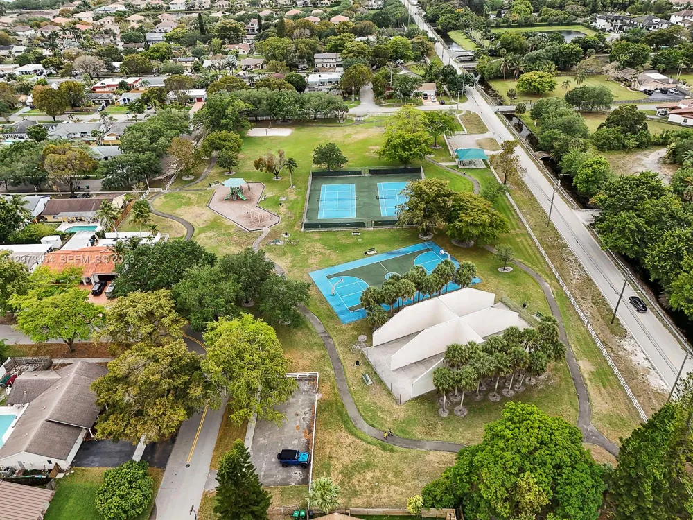 5009 SW 104th Ave Cooper City, FL 33328