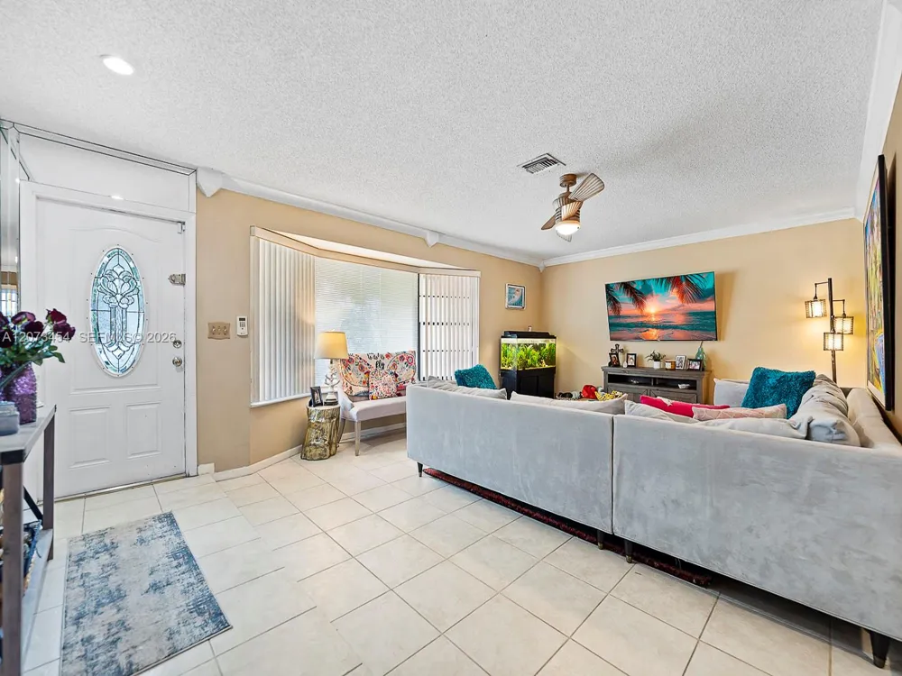 5009 SW 104th Ave Cooper City, FL 33328