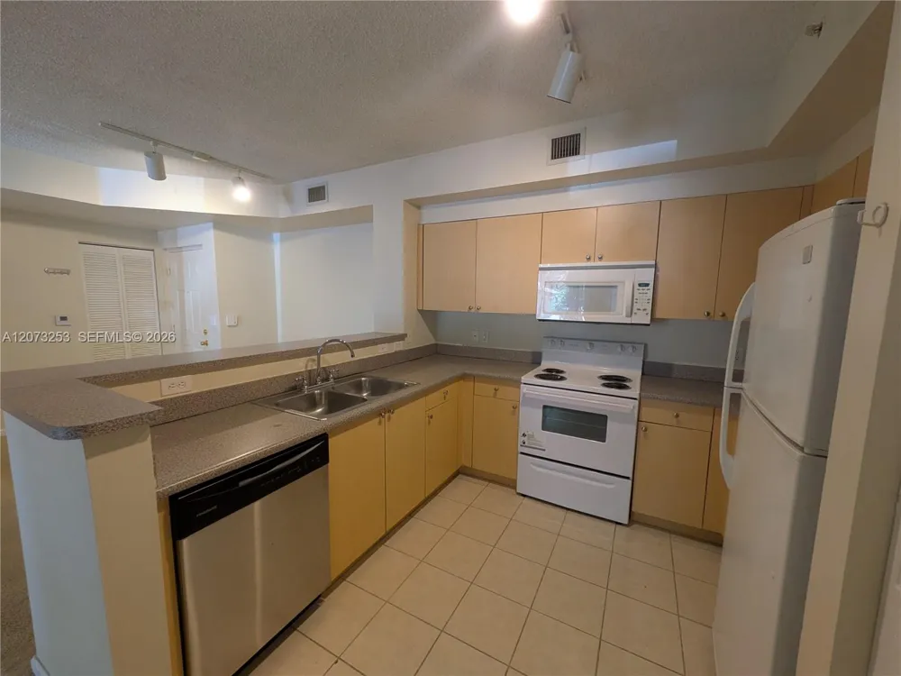 8060 Nob Hill Rd #101 Tamarac, FL 33321
