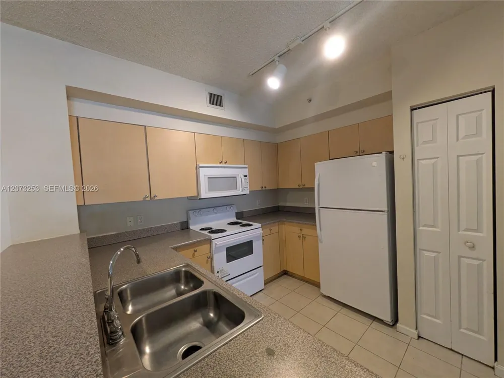 8060 Nob Hill Rd #101 Tamarac, FL 33321