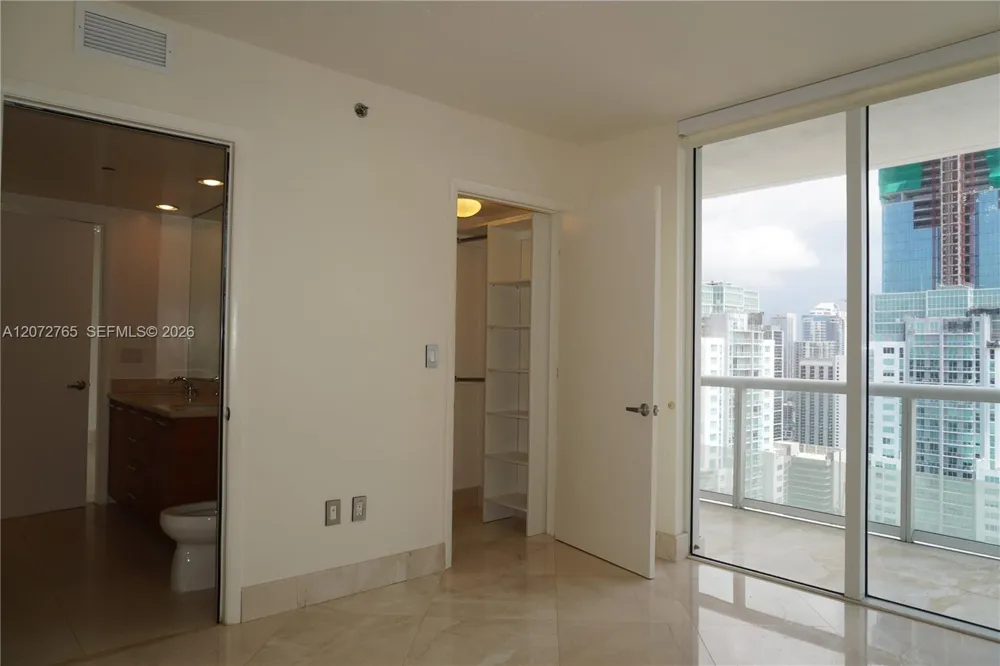 50 Biscayne Blvd #5202 Miami, FL 33132