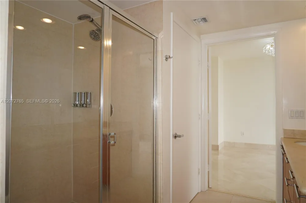 50 Biscayne Blvd #5202 Miami, FL 33132