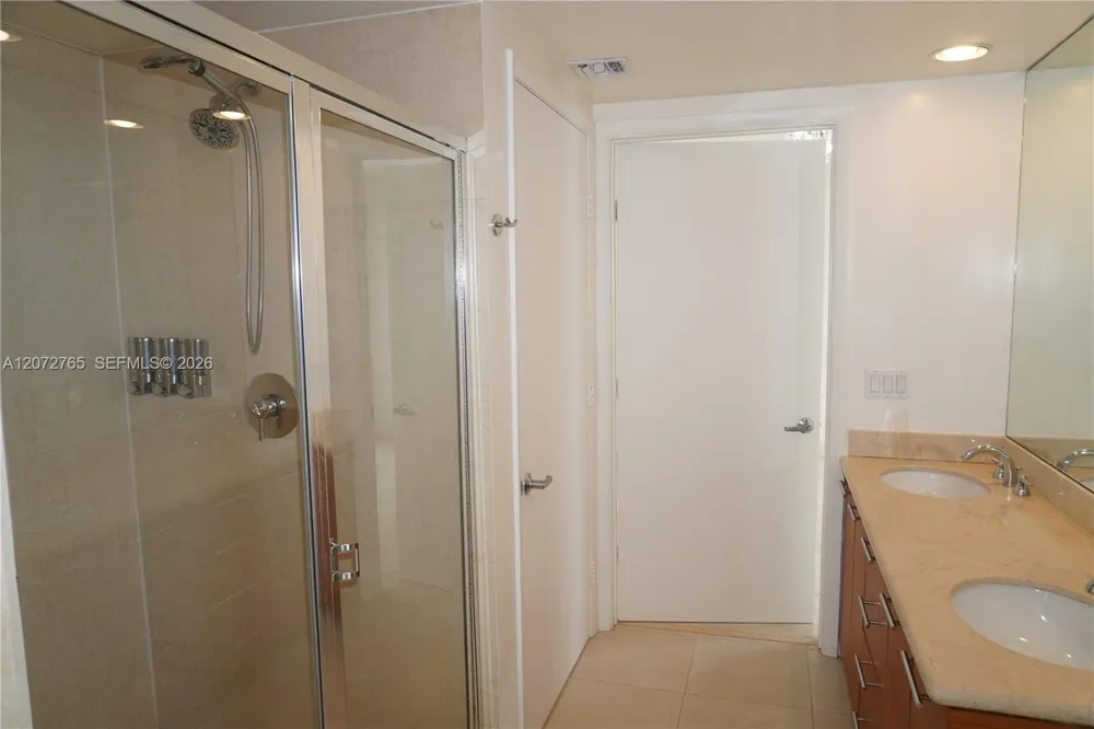 50 Biscayne Blvd #5202 Miami, FL 33132