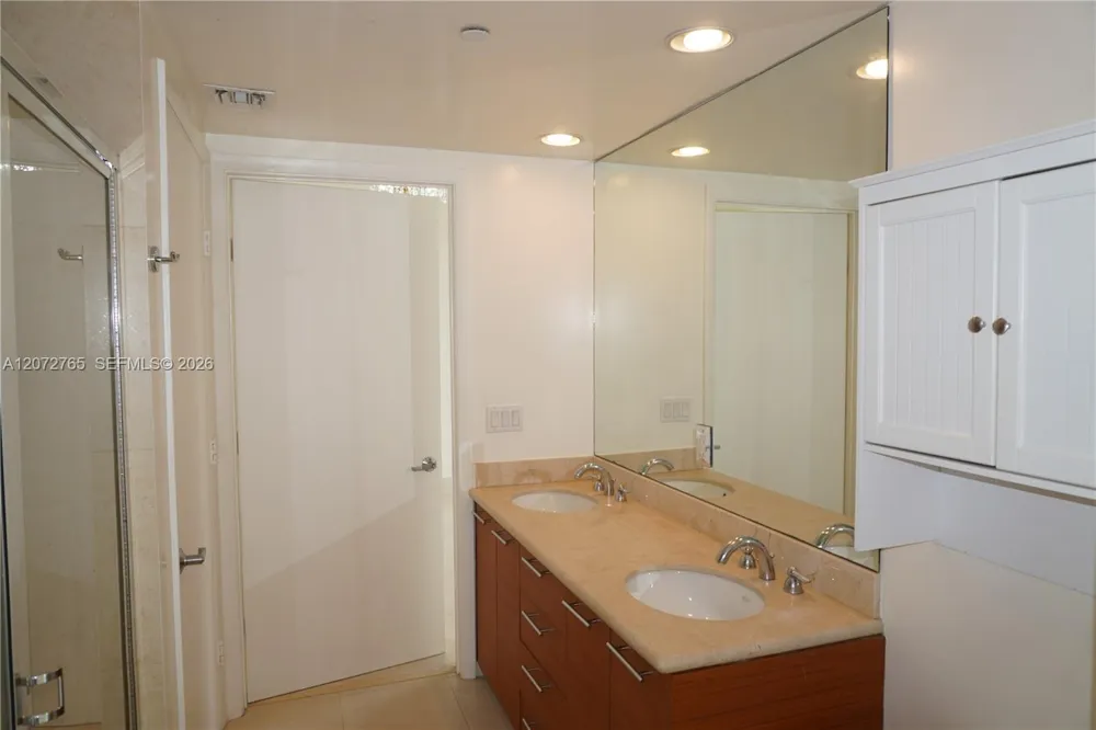 50 Biscayne Blvd #5202 Miami, FL 33132