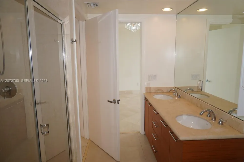 50 Biscayne Blvd #5202 Miami, FL 33132