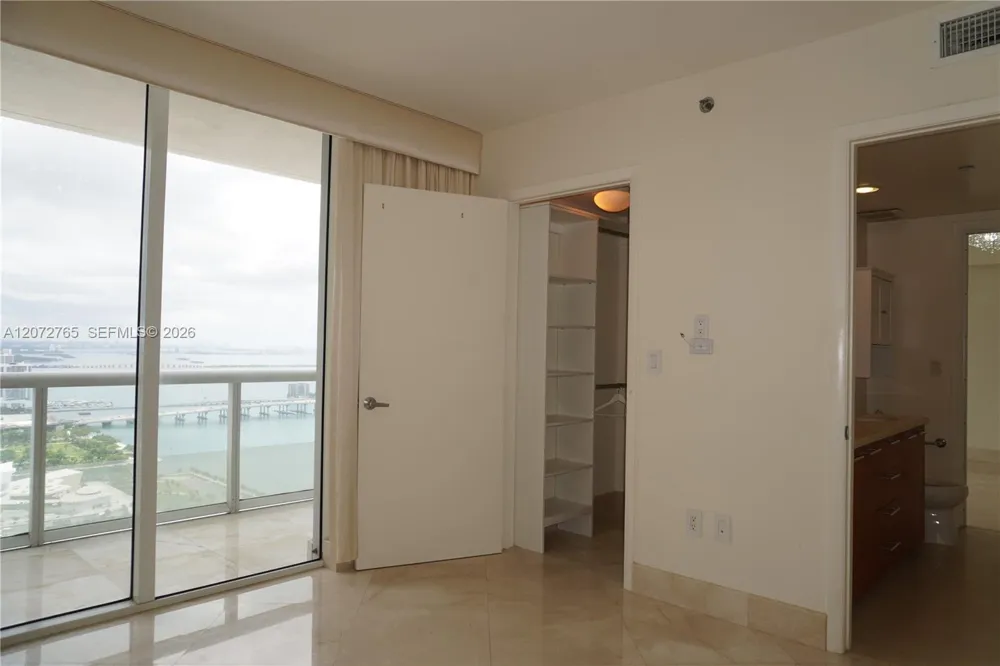 50 Biscayne Blvd #5202 Miami, FL 33132